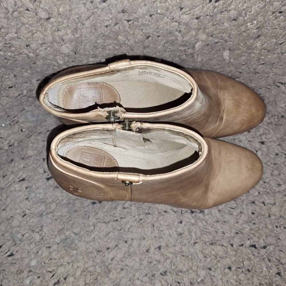 FRYE-Ciera-Shootie/Bootie-Tan Leather-Side Zip-Stacked 2.75" Heel-Sz 6.5-Good - Picture 7 of 8